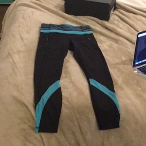 blue and black lulu lemon leggings with pockets